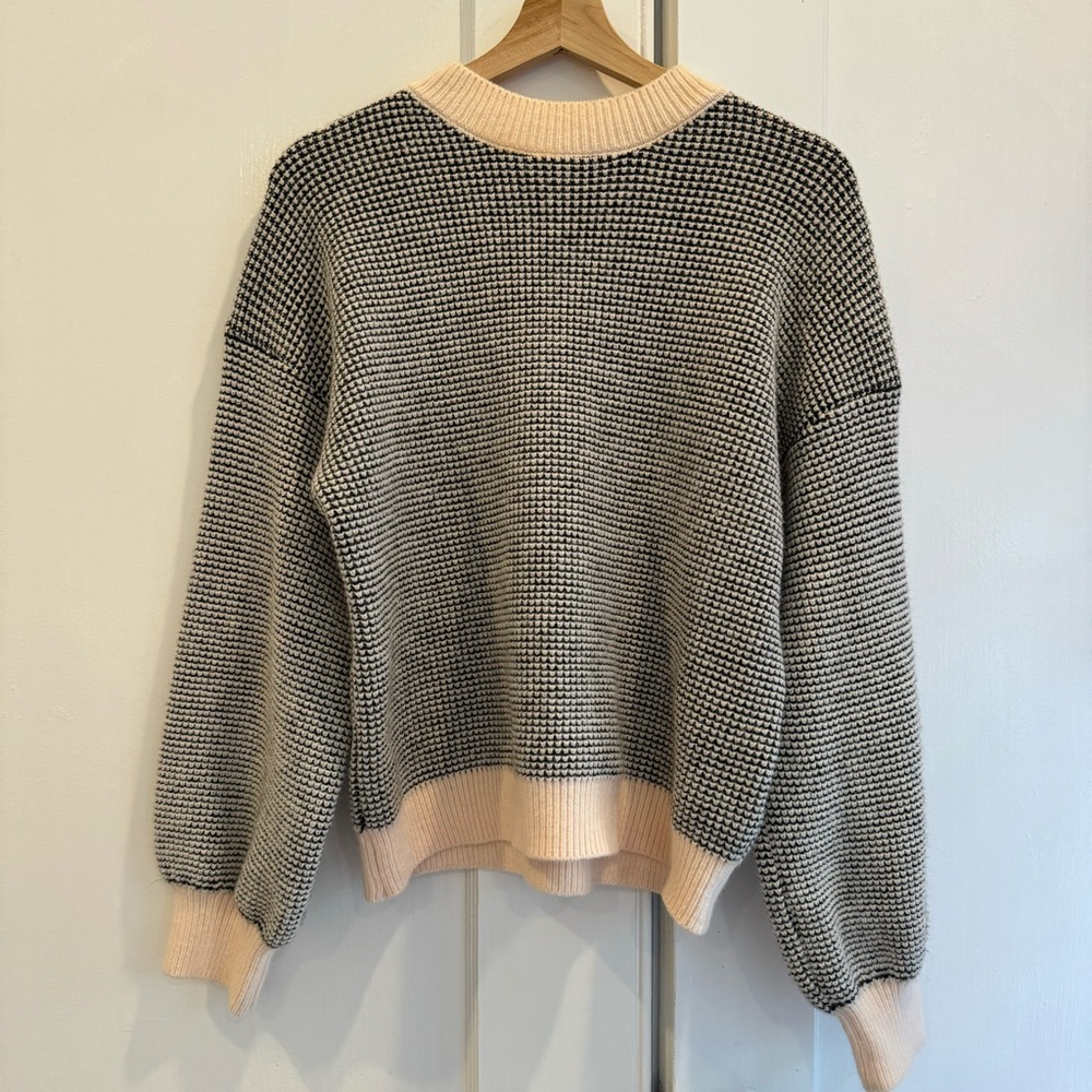 SHEIN Women’s sweater size Medium NWOT navy and cream